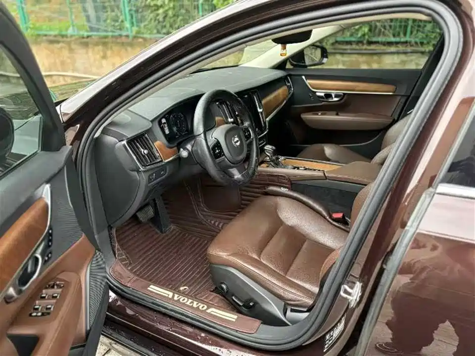 Volvo S90