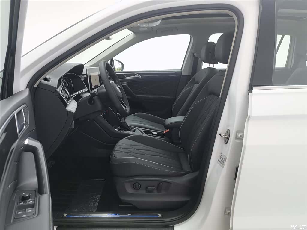 Volkswagen Tiguan L, 2023 10