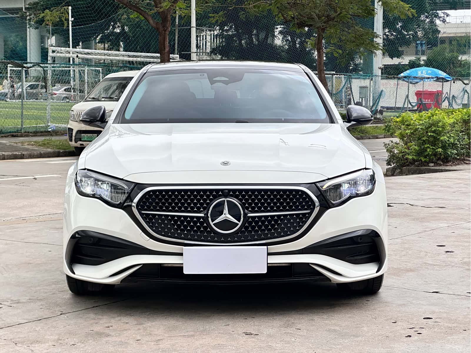 Mercedes-Benz E-Class, 2024 3