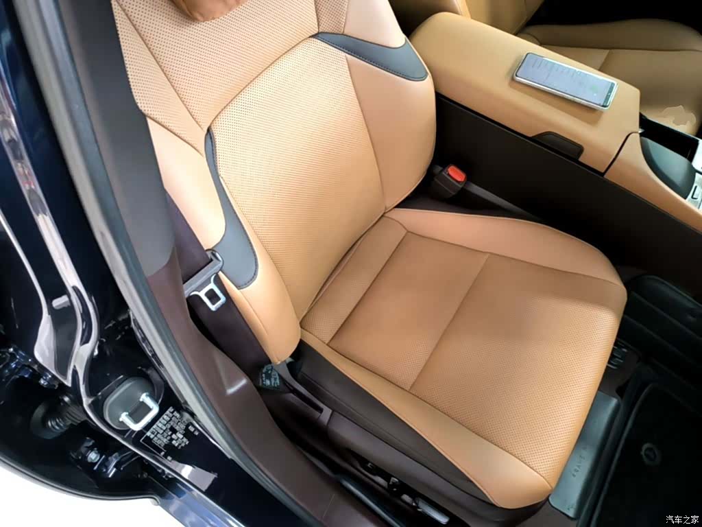 Lexus ES, 2021 16