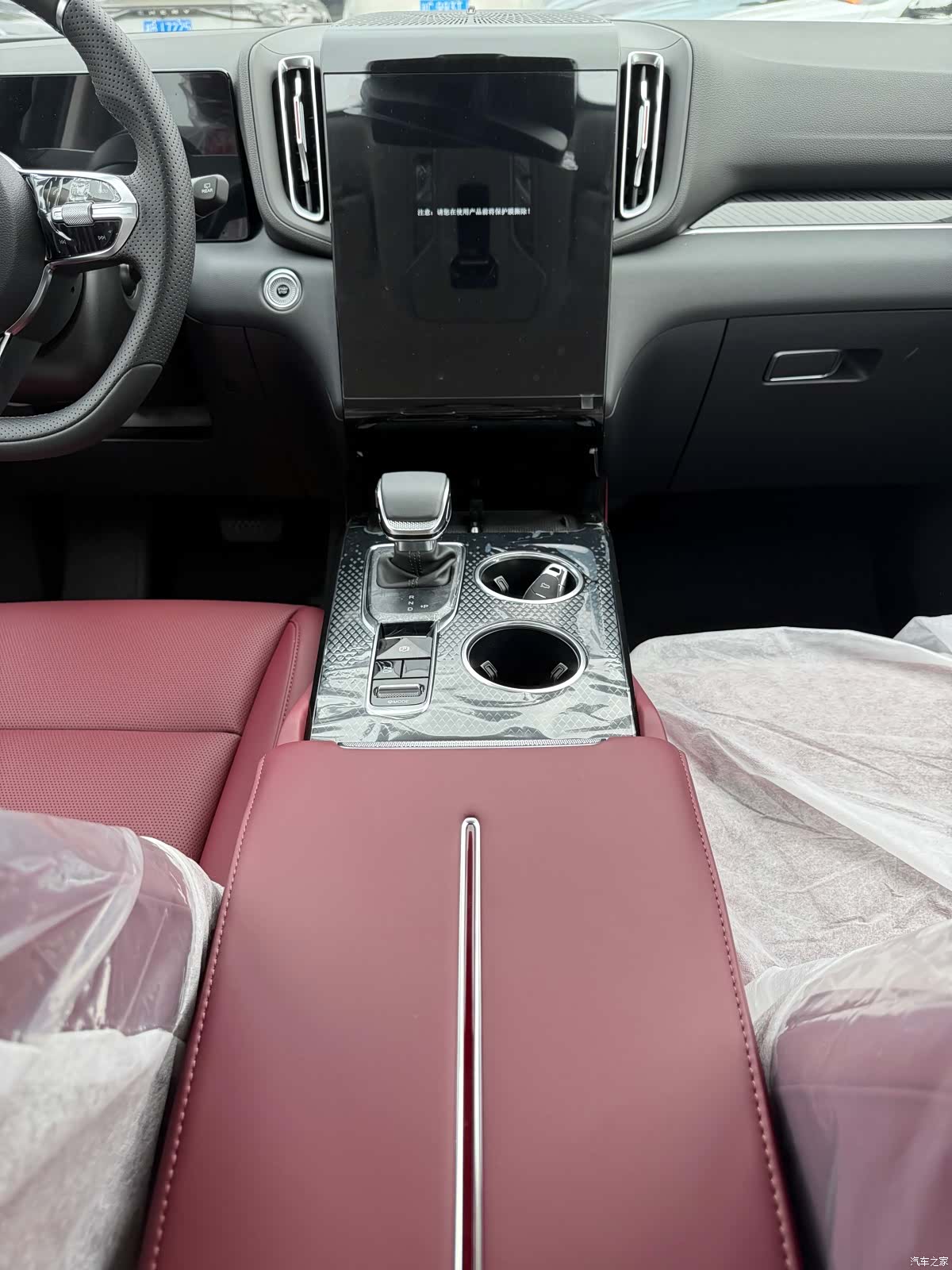 Hongqi HS3, 2026 13