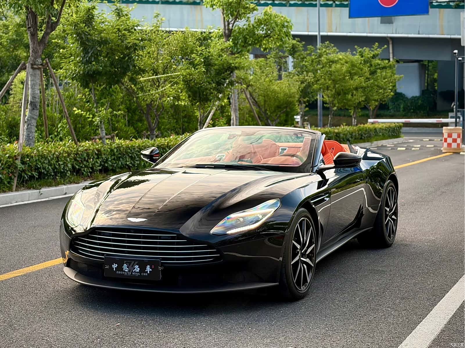 Aston Martin DB11