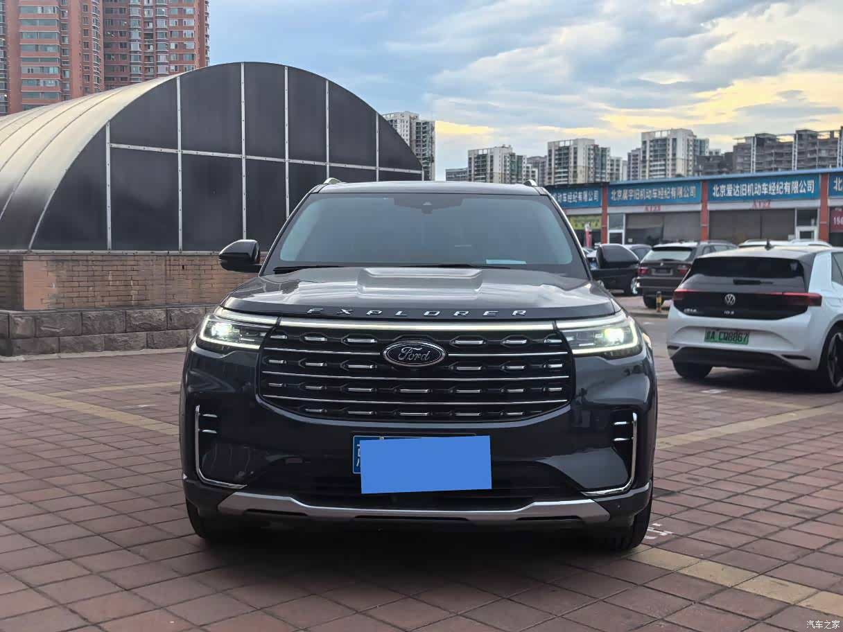 Ford Explorer, 2023 4