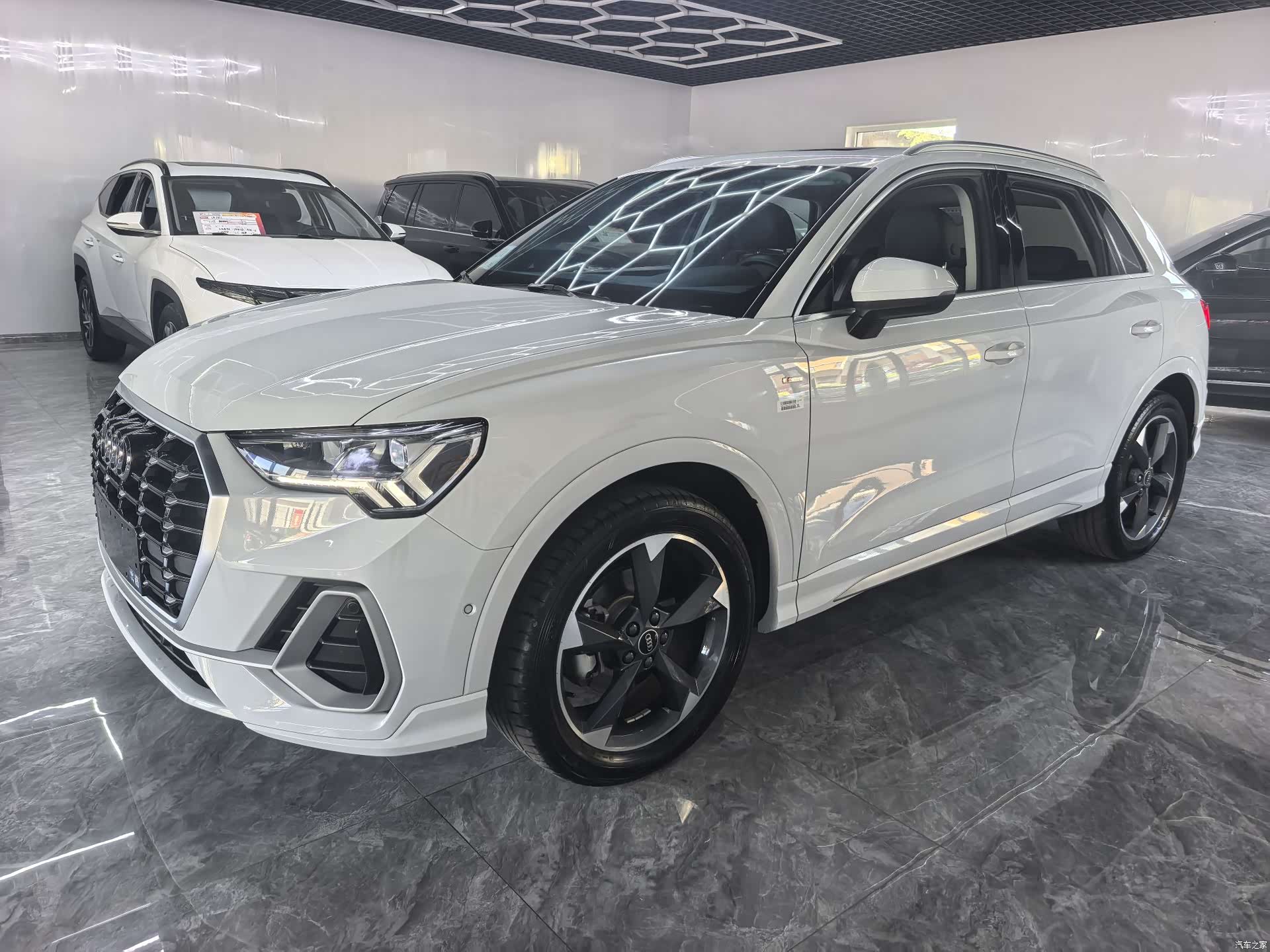 Audi Q3, 2023 3