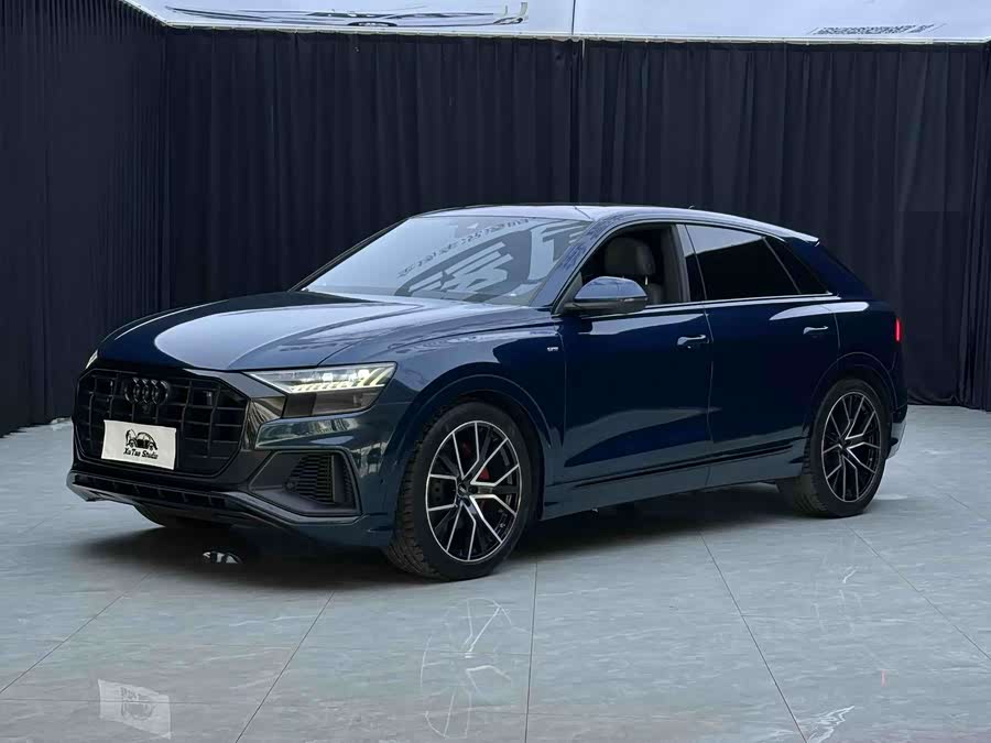 Audi Q8 2019, фото 1