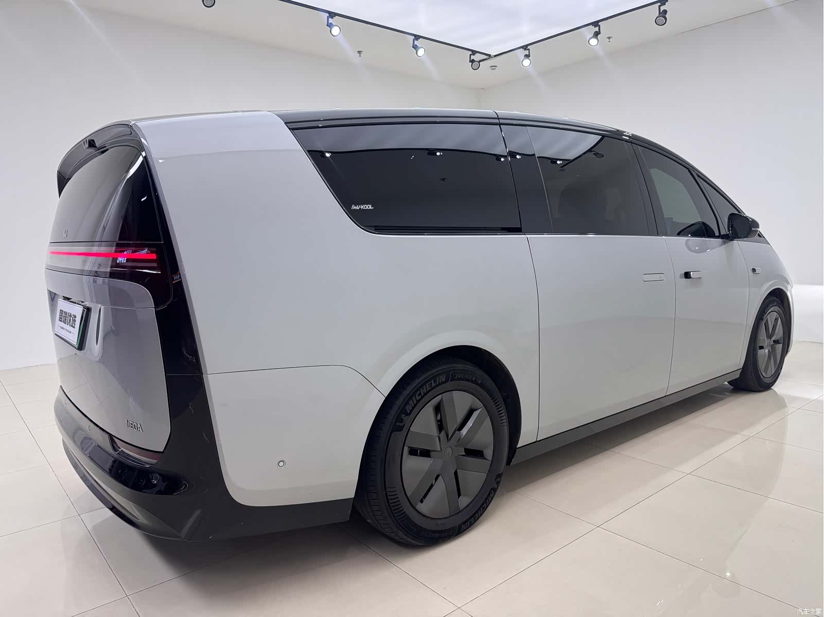 Li Auto MEGA, 2024 4
