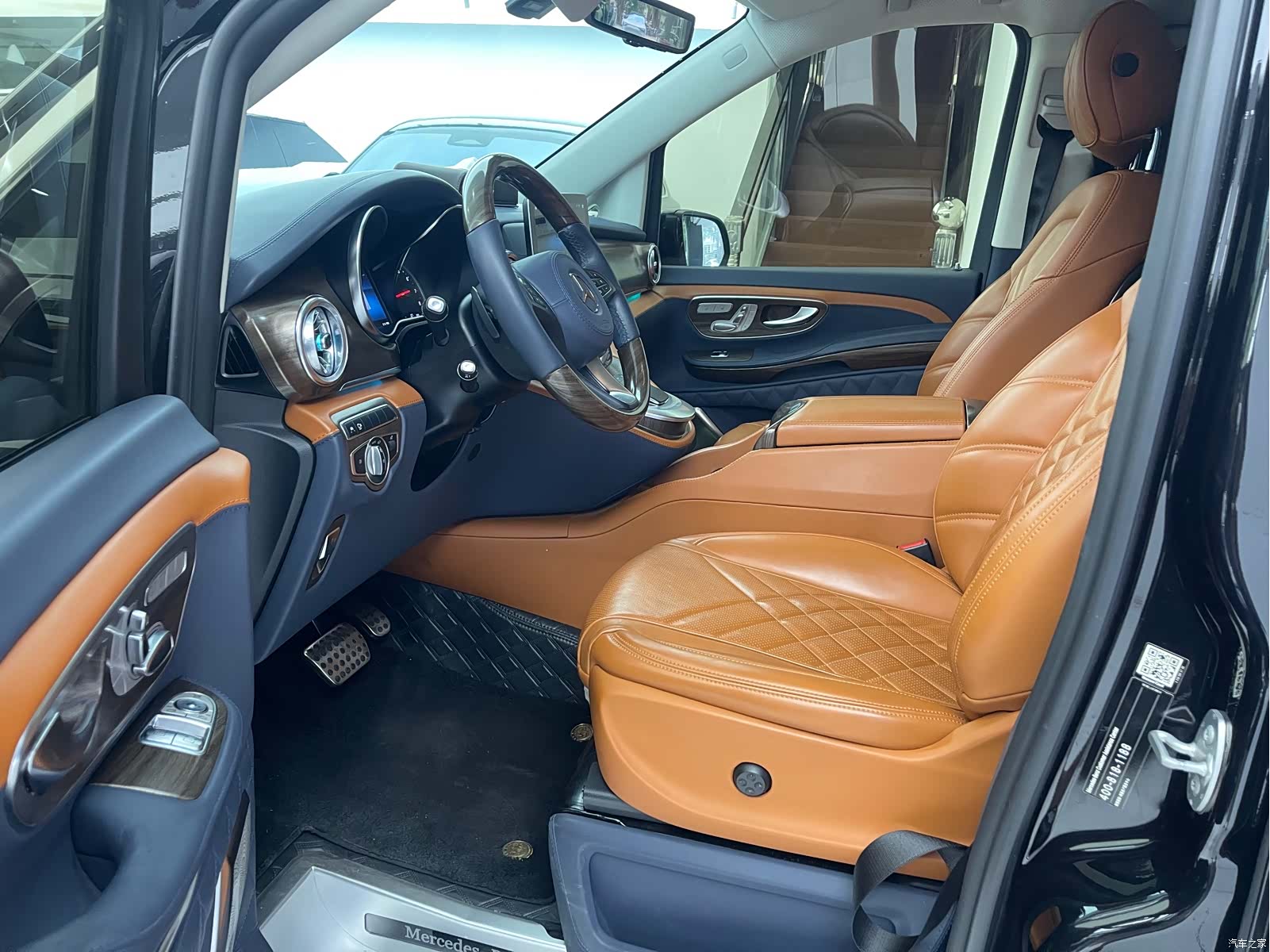 Mercedes-Benz V-Class, 2023 4