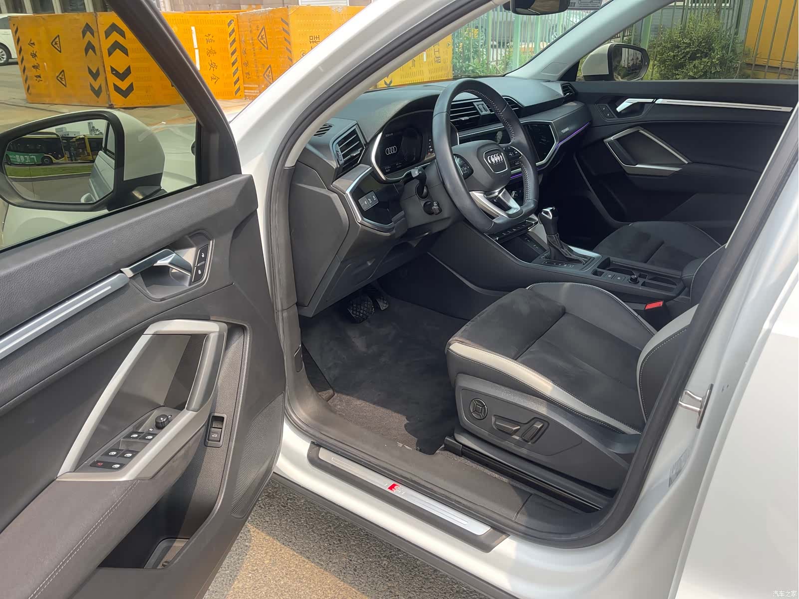 Audi Q3, 2022 11