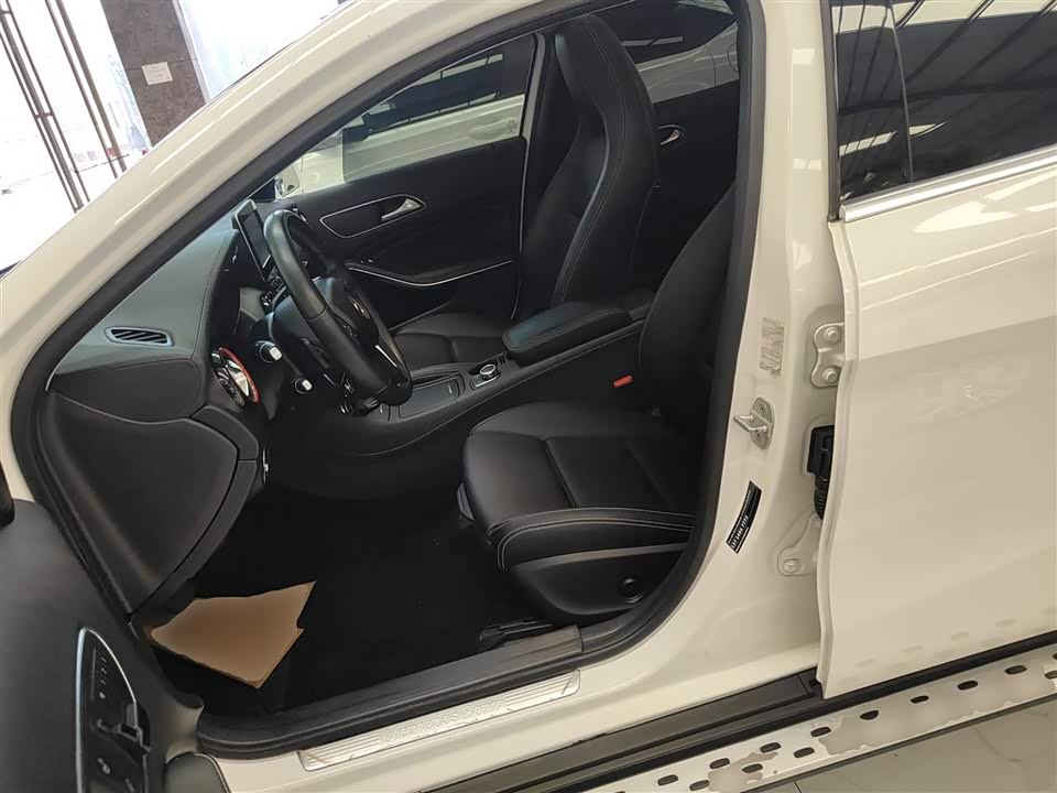 Mercedes-Benz GLA Mercedes-Benz GLA