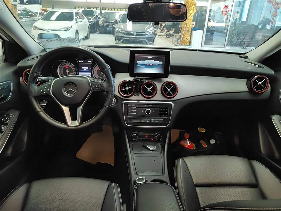 Mercedes-Benz GLA Mercedes-Benz GLA