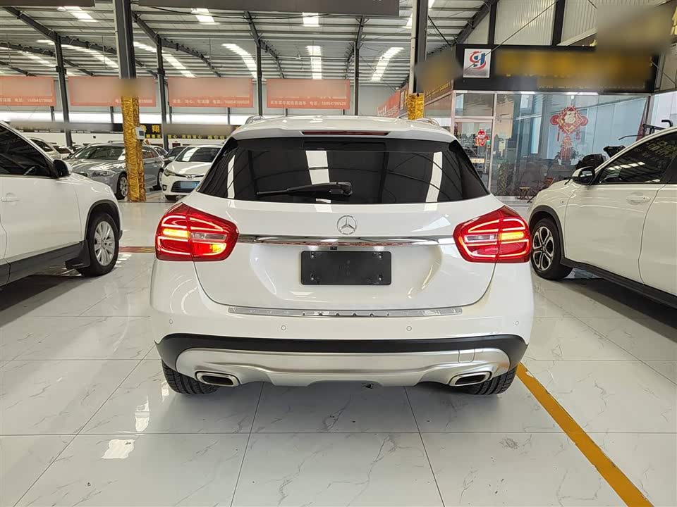 Mercedes-Benz GLA Mercedes-Benz GLA