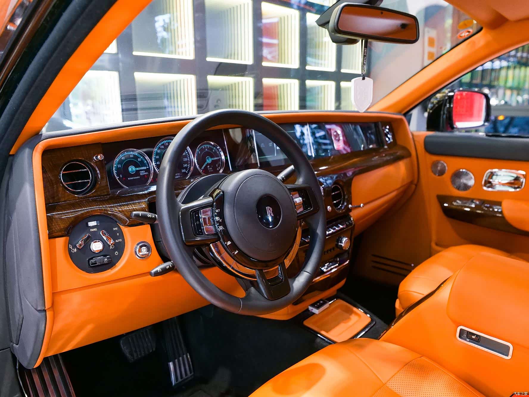Rolls-Royce Phantom, 2014 13