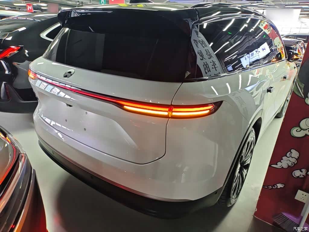 NIO ES8, 2023 7