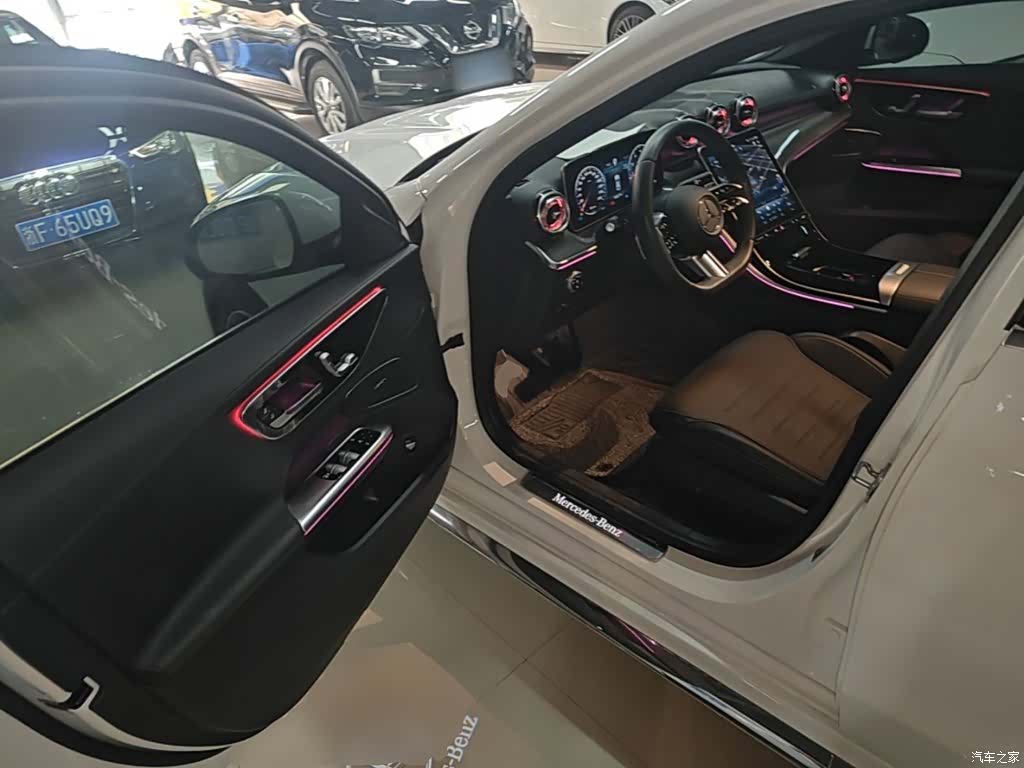 Mercedes-Benz C-Class, 2024 16
