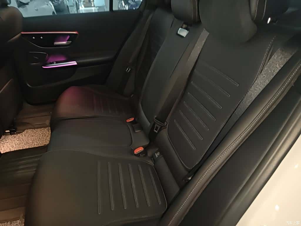 Mercedes-Benz C-Class, 2024 17