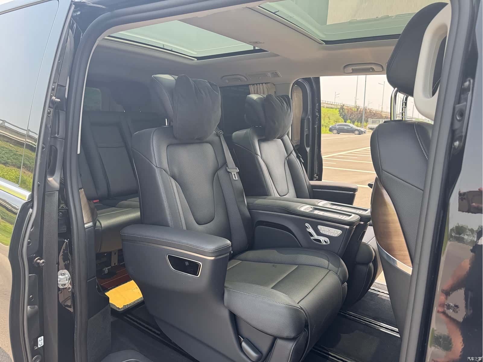 Mercedes-Benz V-Class, 2020 18