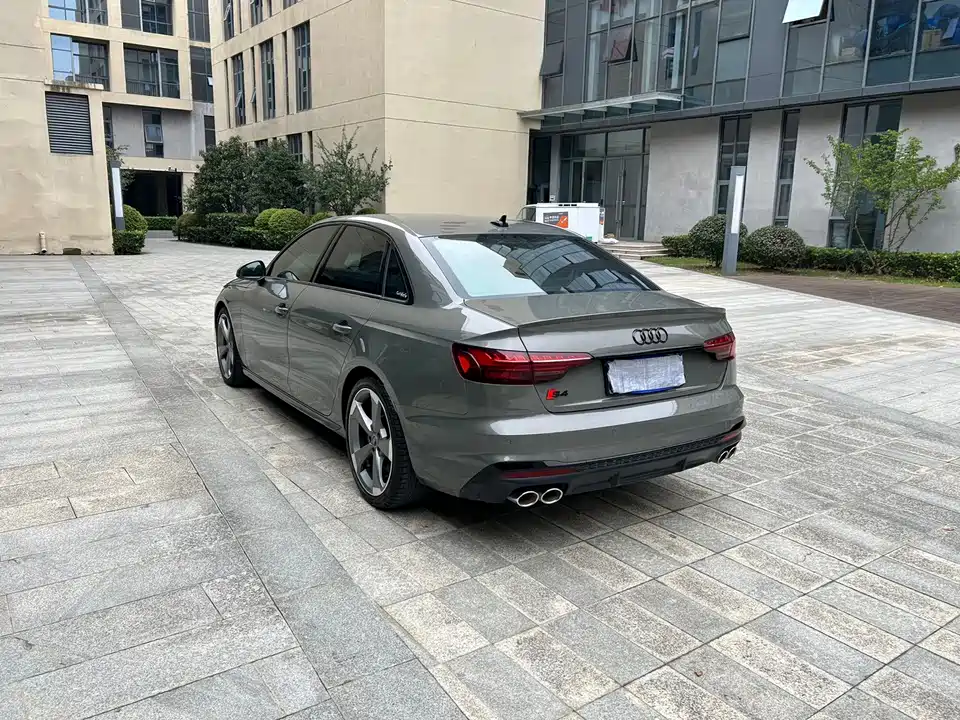 Audi S4