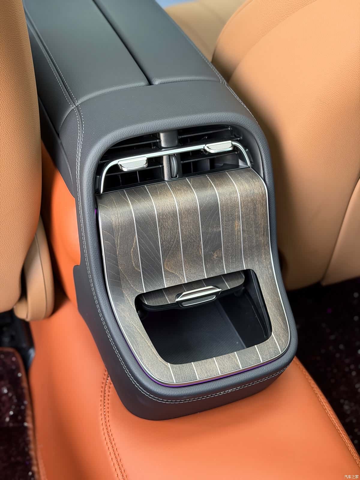 Mercedes-Benz E-Class, 2024 9