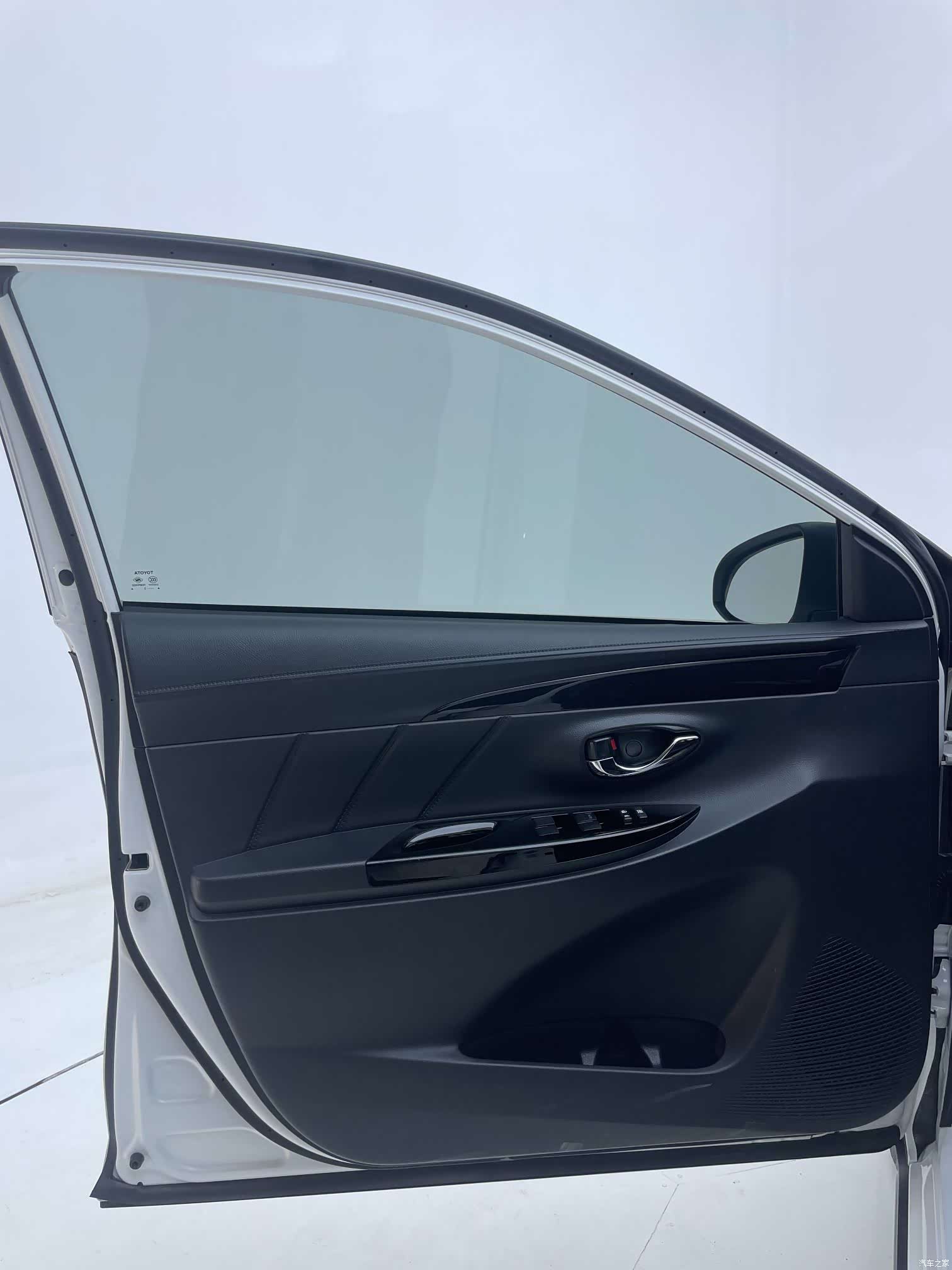 Toyota YARiS L, 2023 19