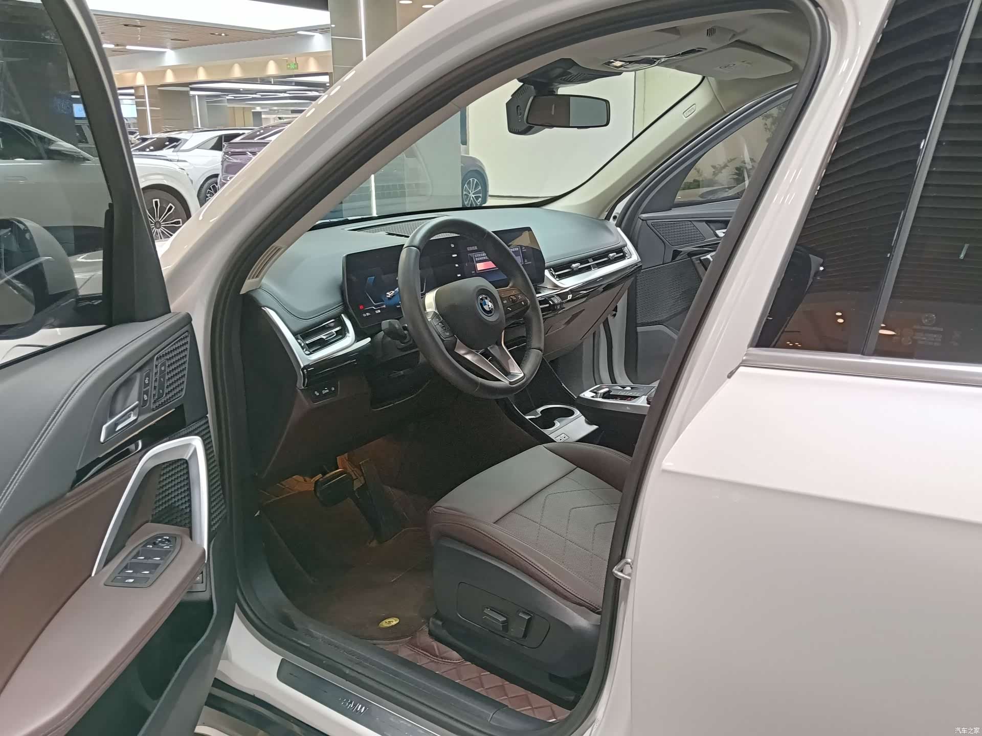 BMW iX1, 2024 3