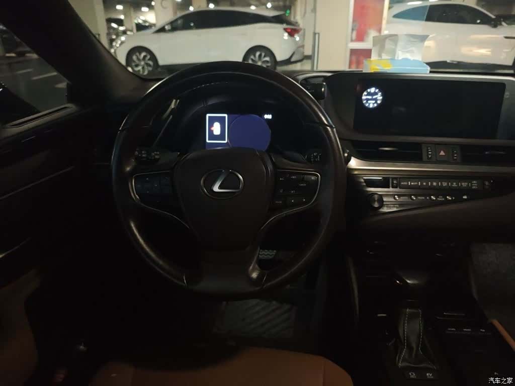 Lexus ES, 2018 3