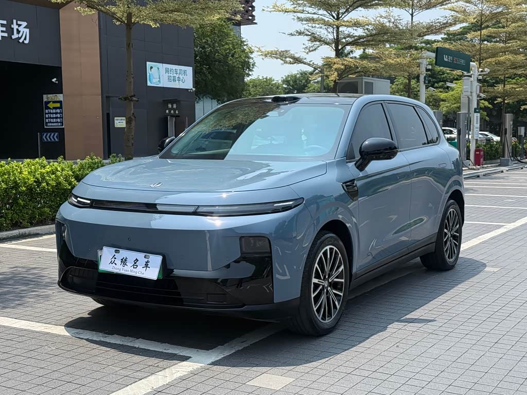 Leapmotor B10