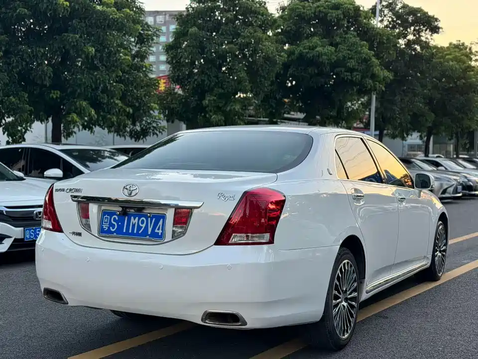 Toyota crown