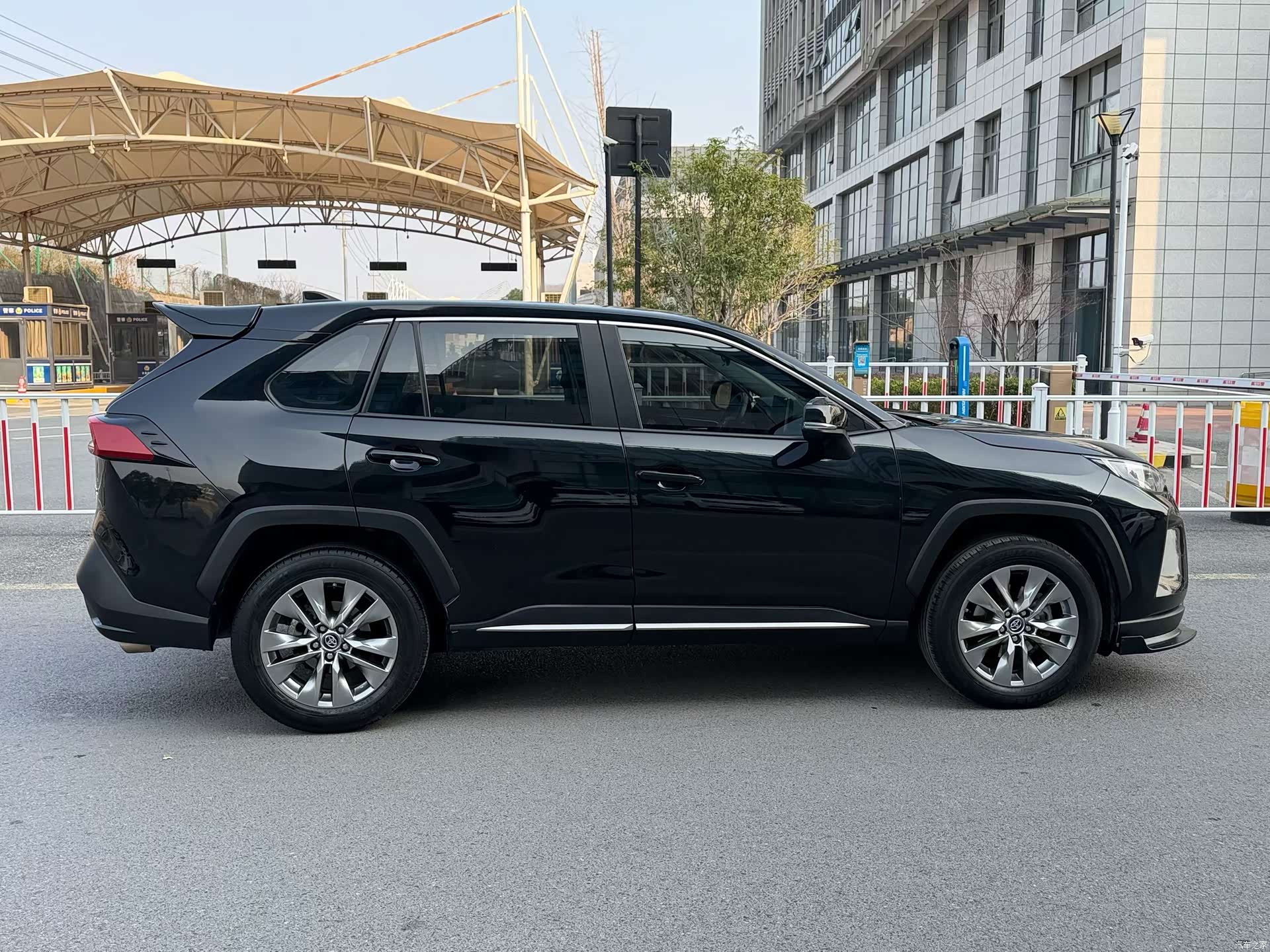 Toyota Wildlander, 2023 4