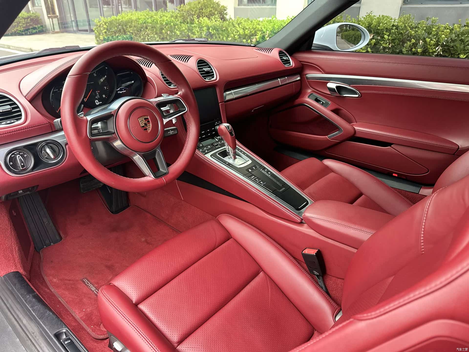 Porsche Cayman, 2018 все фото