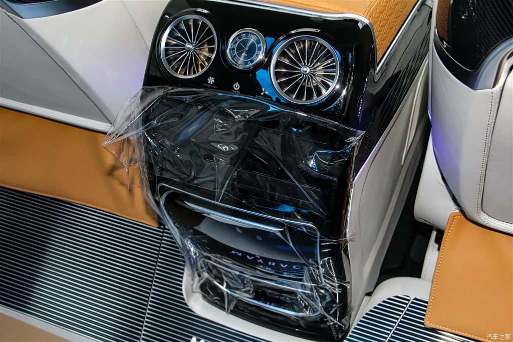 Mercedes-Benz 7, 2024 24