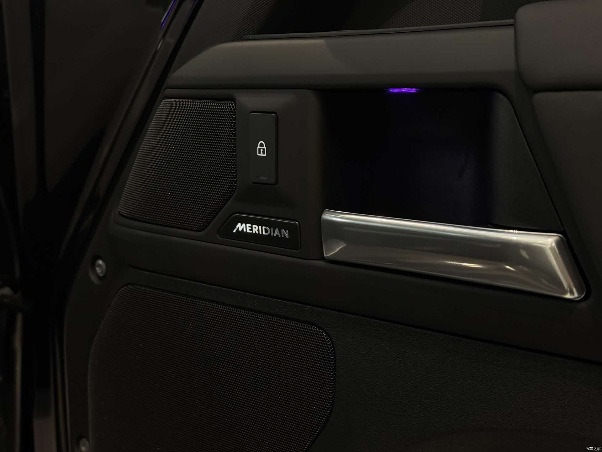 Land Rover Defender, 2025 13