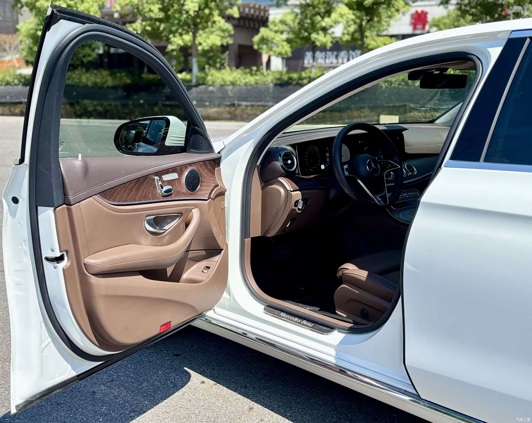 Mercedes-Benz E-Class, 2023 4