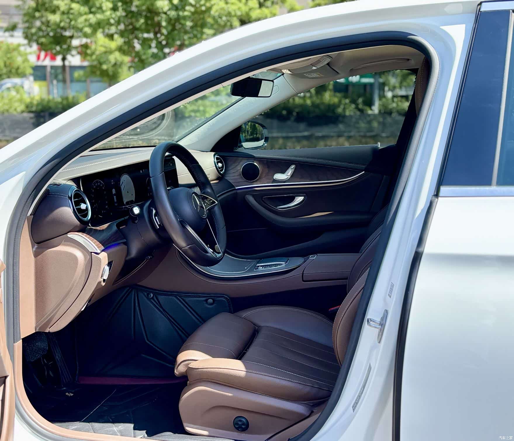 Mercedes-Benz E-Class, 2023 13