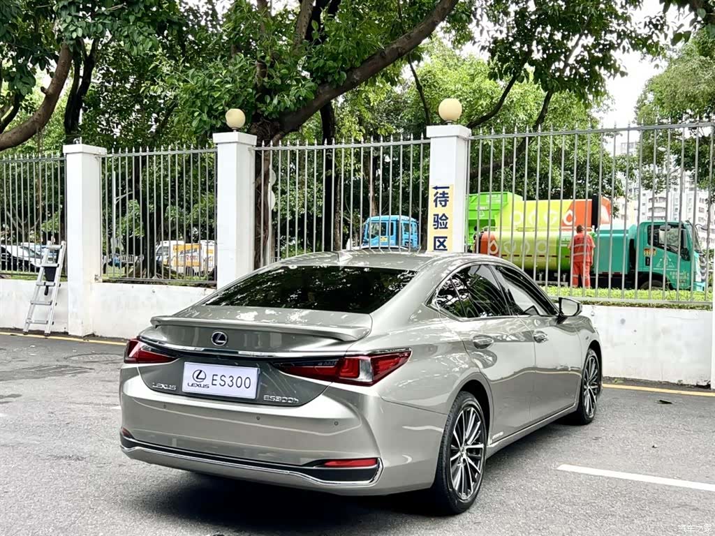 Lexus ES, 2022 10