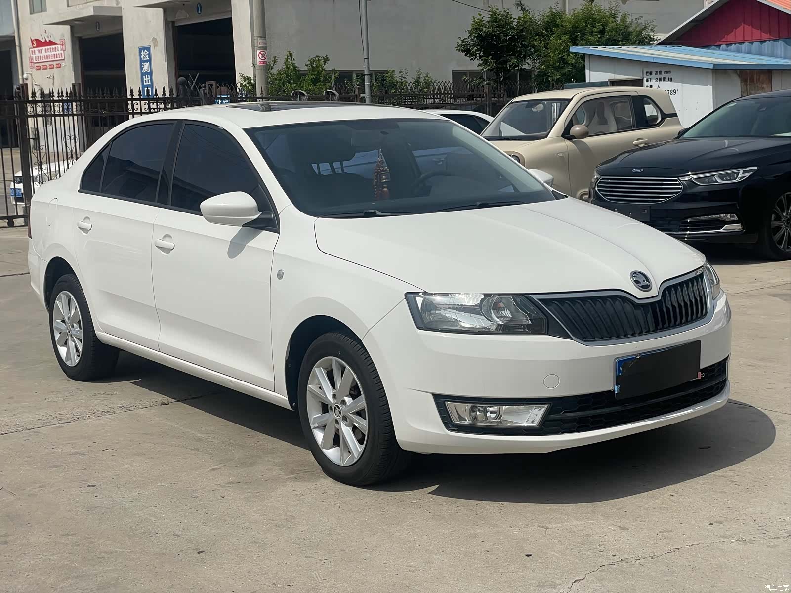 Skoda Rapid, 2015 3
