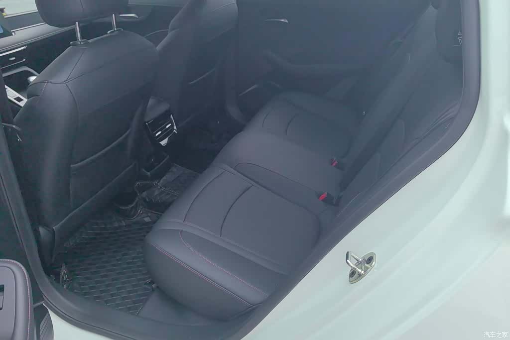 Roewe i5, 2025 11