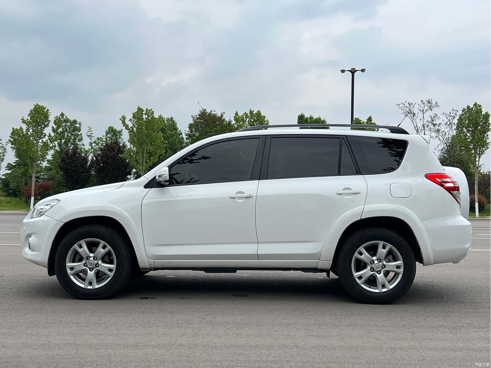 Toyota RAV4, 2013 4