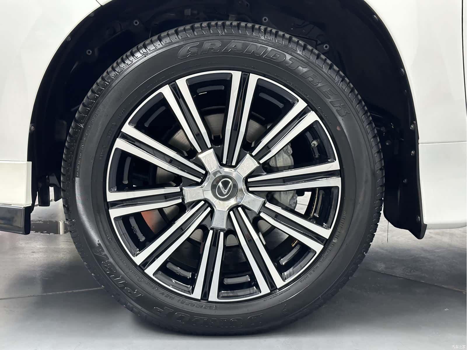 Lexus LX, 2019 25