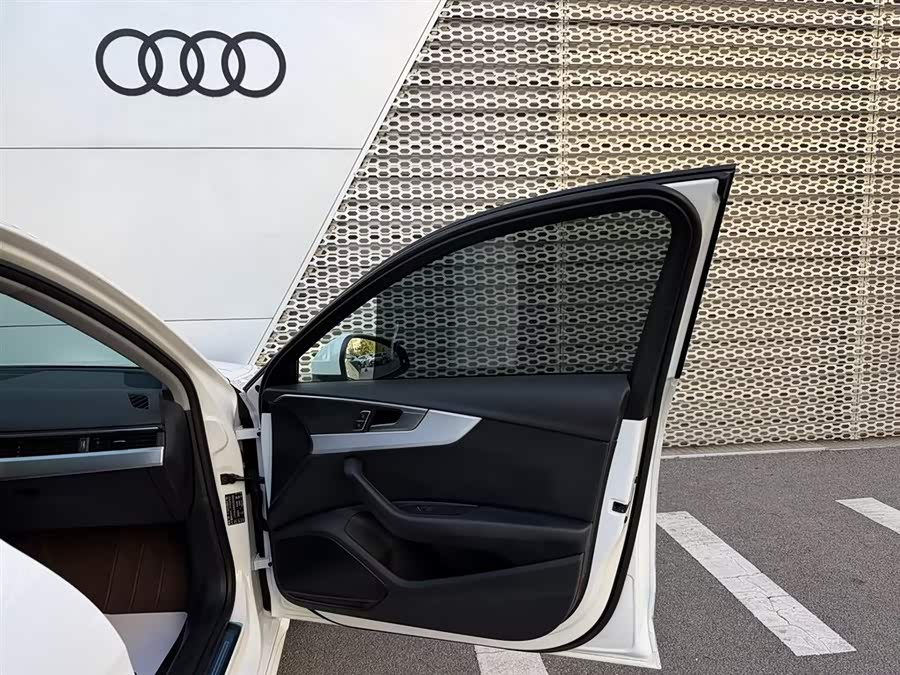 Audi A4L 2024, фото 18