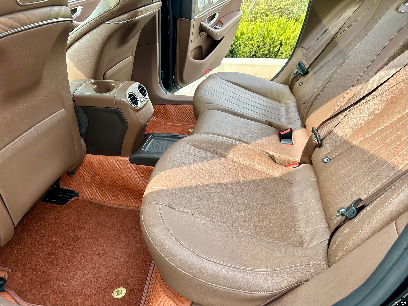 Mercedes-Benz E-Class, 2019 14