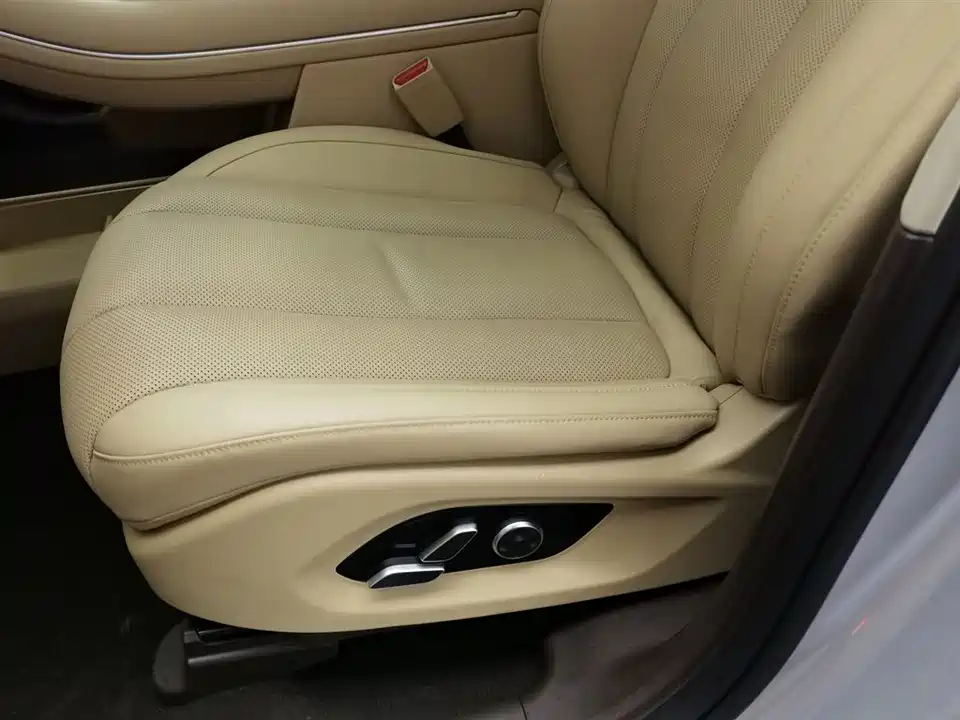 AITO Ask the world M7