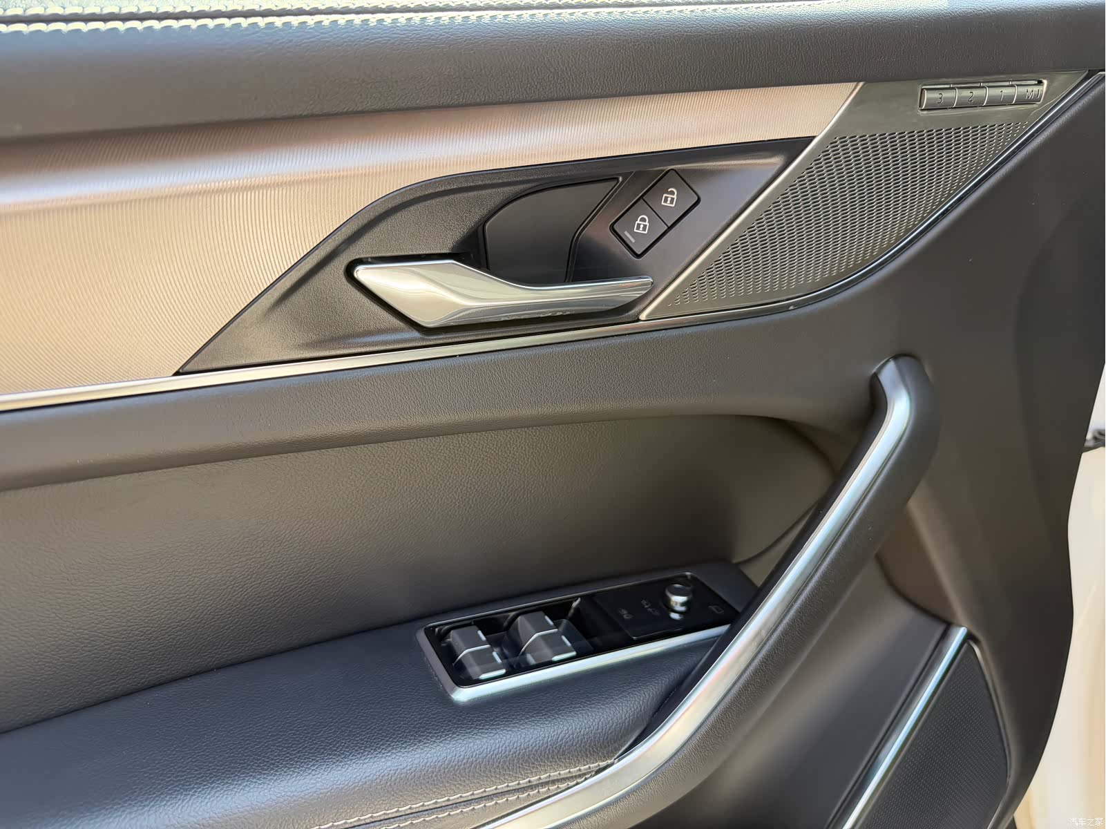 Jaguar F-PACE, 2023 3