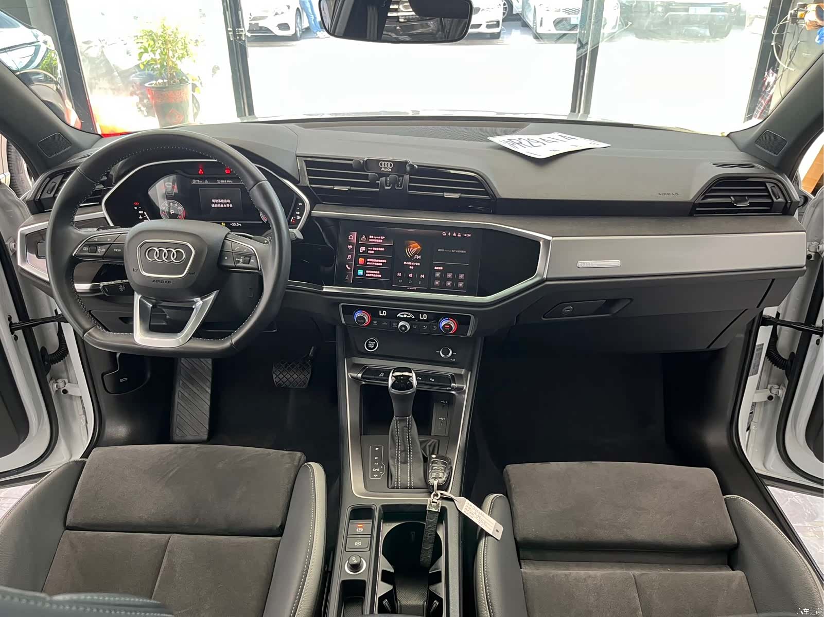 Audi Q3, 2022 10