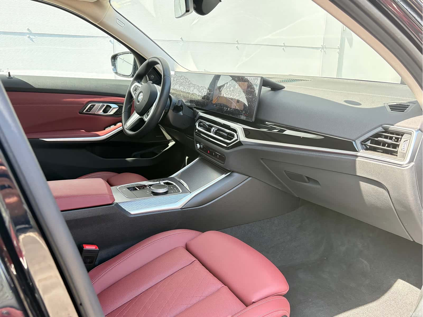 BMW 3 Series, 2025 12