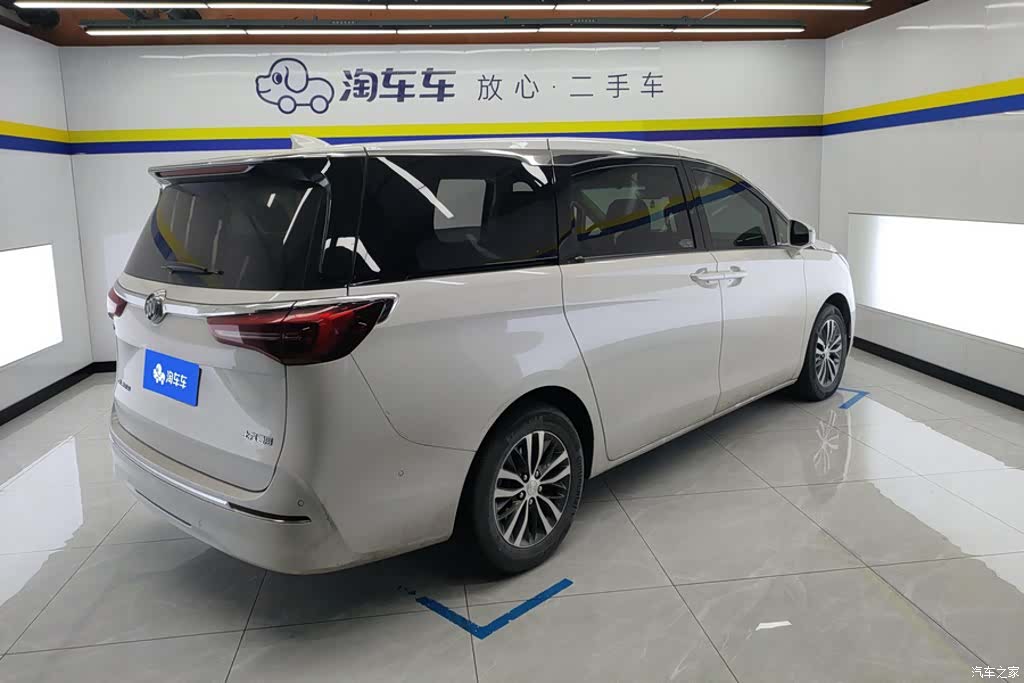 Buick GL8, 2021 3