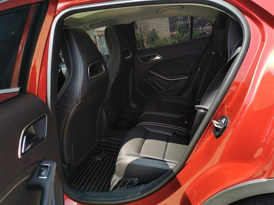 Mercedes-Benz GLA Mercedes-Benz GLA