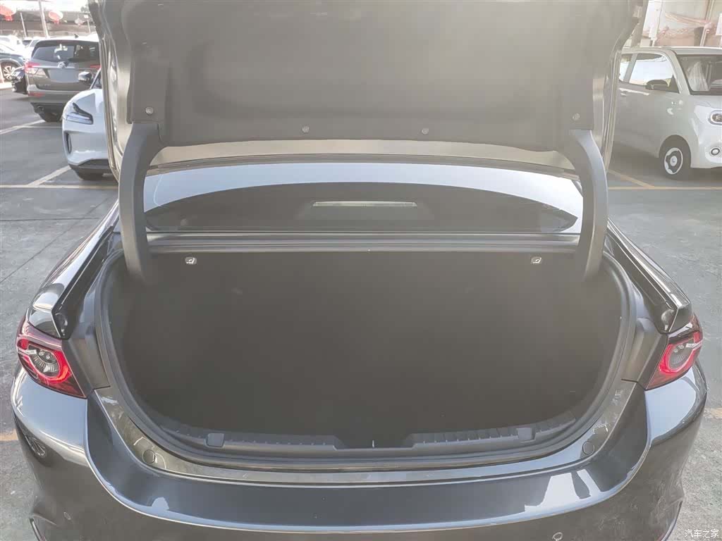 Mazda Mazda3, 2024 19