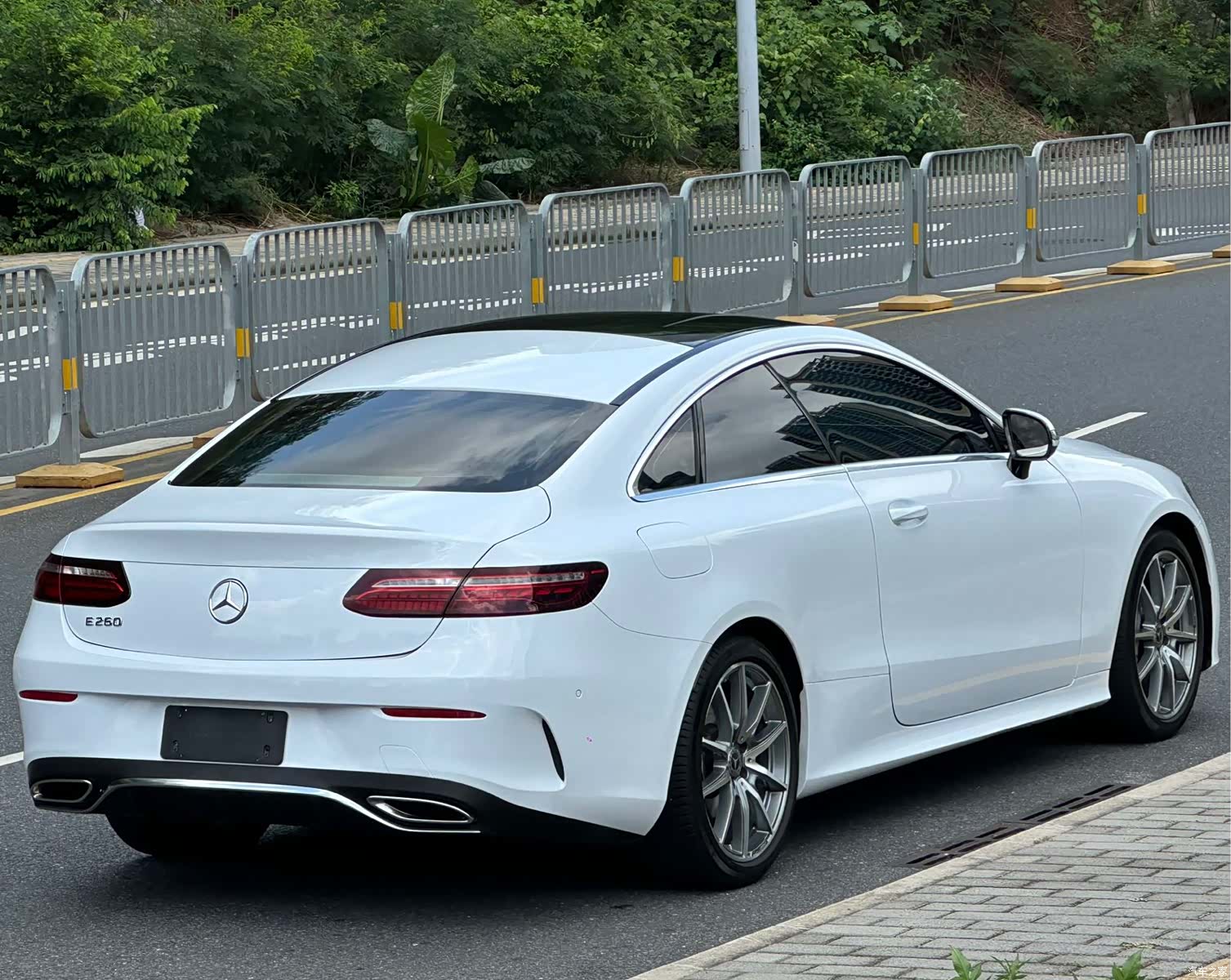 Mercedes-Benz E-Class, 2022 11