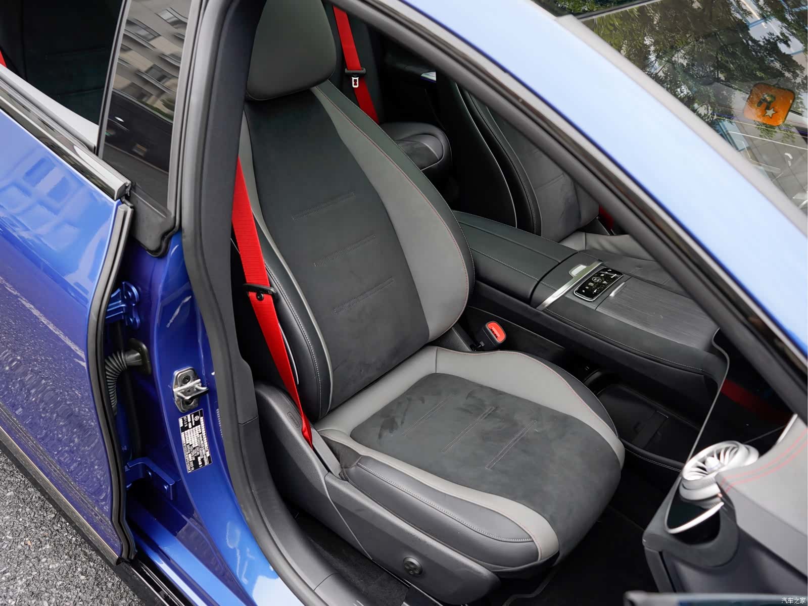 Mercedes-Benz EQE, 2024 19