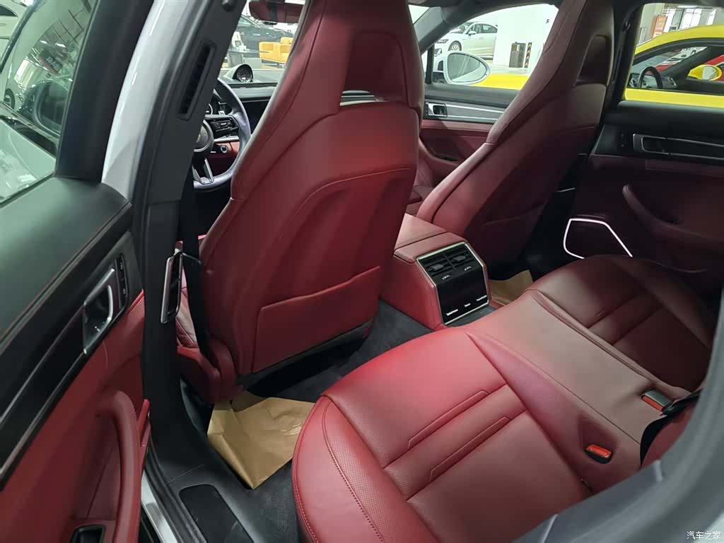 Porsche Panamera, 2023 2